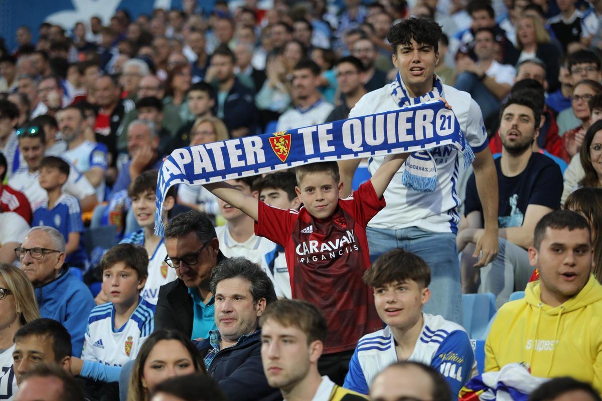 Así ha sido el inolvidable homenaje del zaragocismo a Alberto Zapater