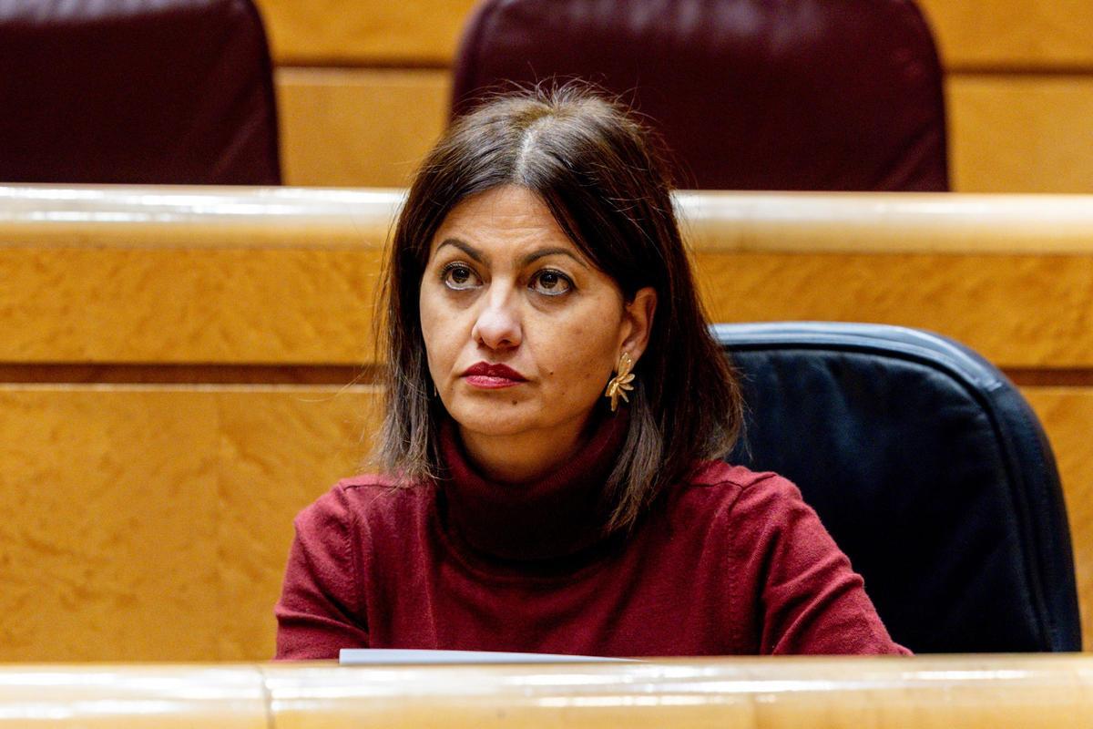 La ministra de Juventud e Infancia, Sira Rego, durante una sesión plenaria en el Senado.