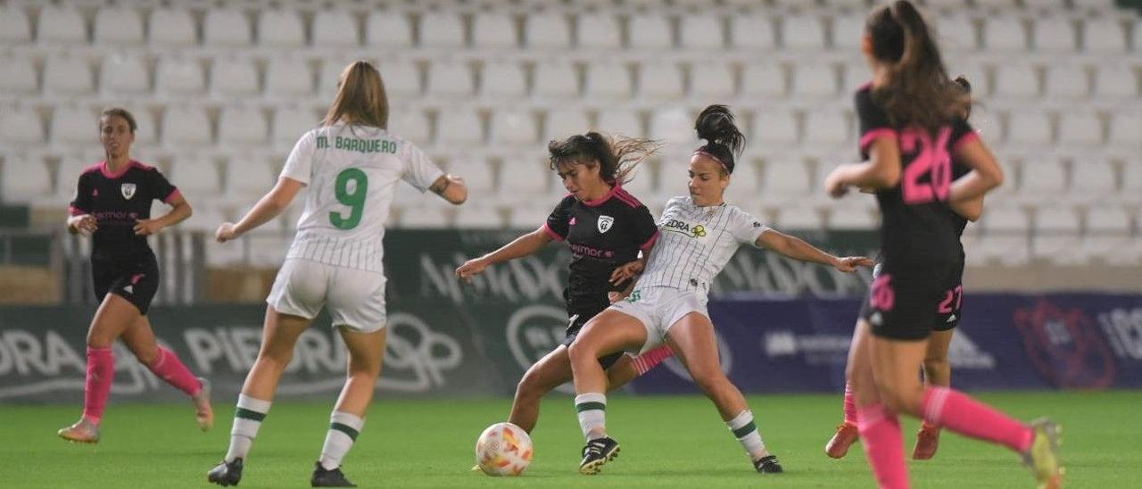 Lance del pasado encuentro copero entre el Córdoba CF Femenino y el Madrid CFF en El Arcángel.