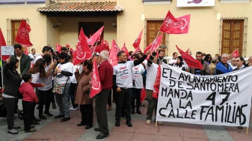 Trabajadores de Arimesa persiguen que el PSOE asegure el futuro de la empresa