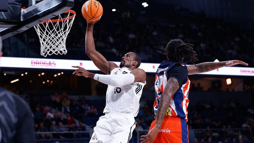 Ibaka y la segunda línea doblegan al Leyma y guían al Real Madrid hasta el liderato