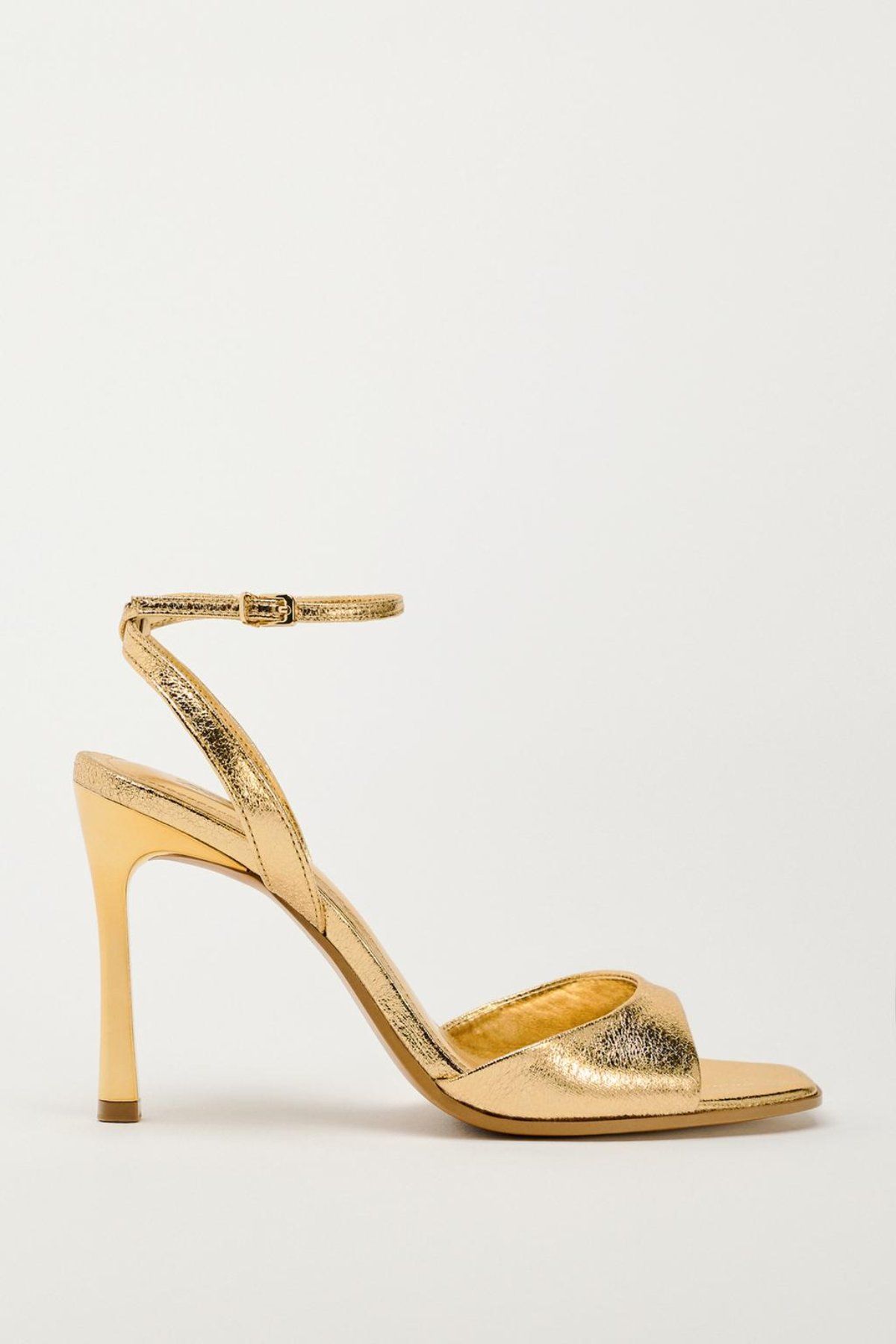 Sandalias doradas Zara