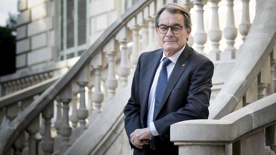 Mas afirma que se están fabricando &quot;historias falsas&quot; contra Torra