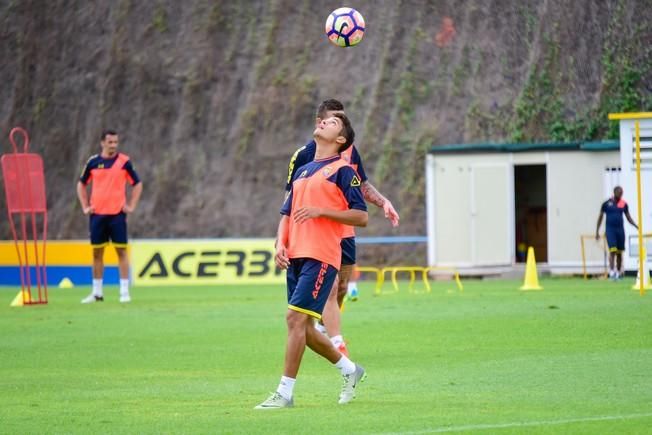 Entrenamiento UD Las Palmas en Barranco Seco ...