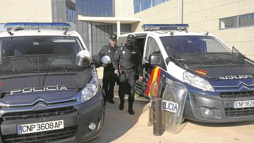 Cárcel por colarse en casa de su ‘ex’ maltratada y agredirla