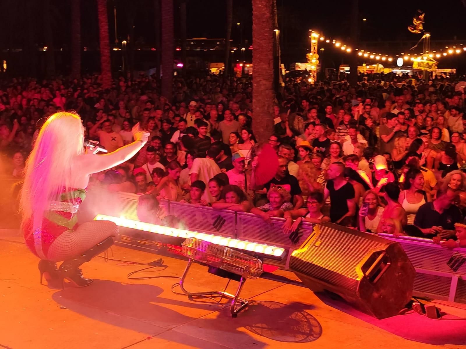 El Parc de la Mar vibra con la fiesta del Flexas: Antònia Font, la gran sorpresa de la noche