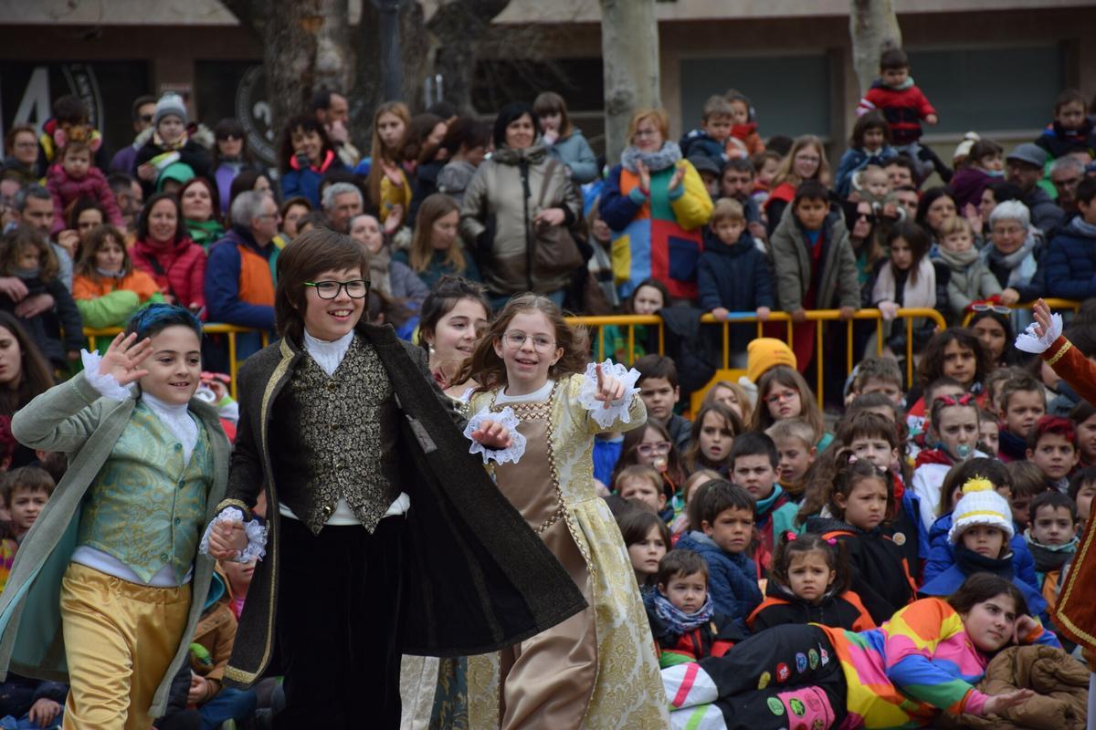 Els infants de Solsona fan ballar els gegantons del Carnaval Els infants de Solsona fan ballar els gegantons del Carnaval