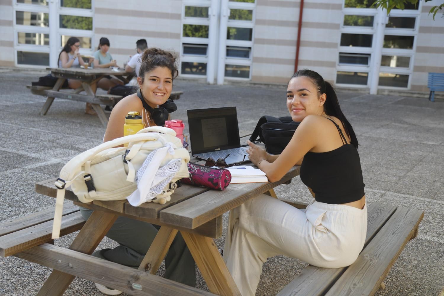 El retorno de la actividad a los institutos y la Universidad, en imágenes