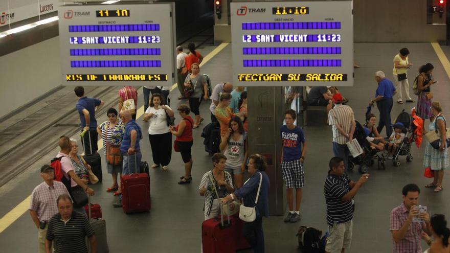 FGV cierra el ascensor de la estación del TRAM de Luceros por daños en la estructura