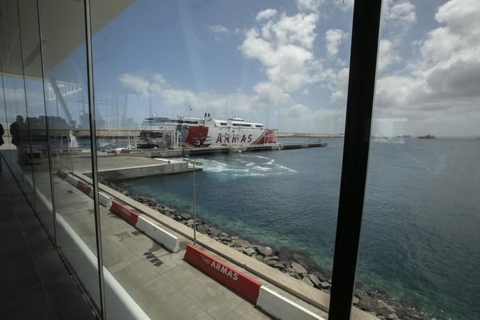 12.09.19. Las Palmas de Gran Canaria. Nueva terminal de la Naviera Armas en el Puerto de Las Palmas. El presidente de Canarias recorre el nuevo edificio terminal y el catamarán Volcán de Tagoro acompañado por Antonio Armas Fernández. Foto Quique Curbelo  | 12/09/2019 | Fotógrafo: Quique Curbelo