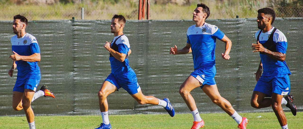 Sesión matinal llevada acabo en el campo de Fontcalent en la víspera del encuentro de hoy en Oliva contra el combinado de la AFE. | HCF