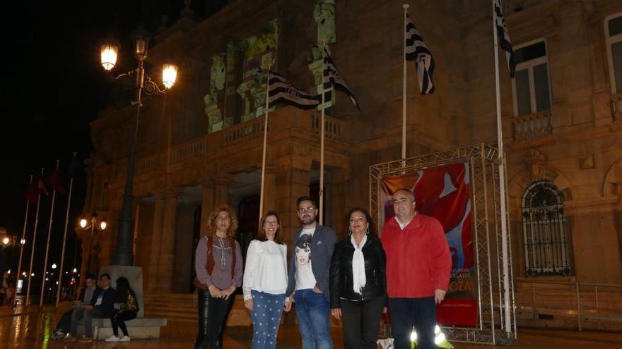 Iluminación albinegra en el Ayuntamiento