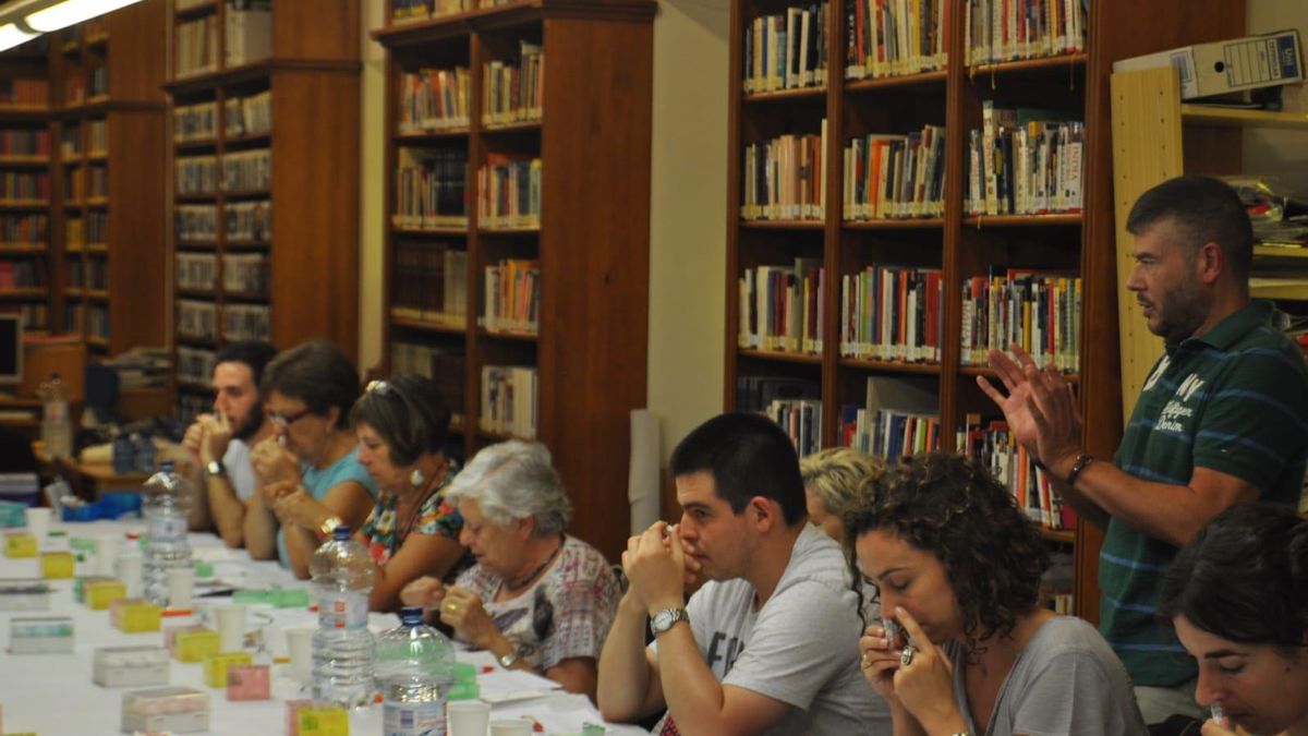 Foto de archivo de un taller sobre el olfato.