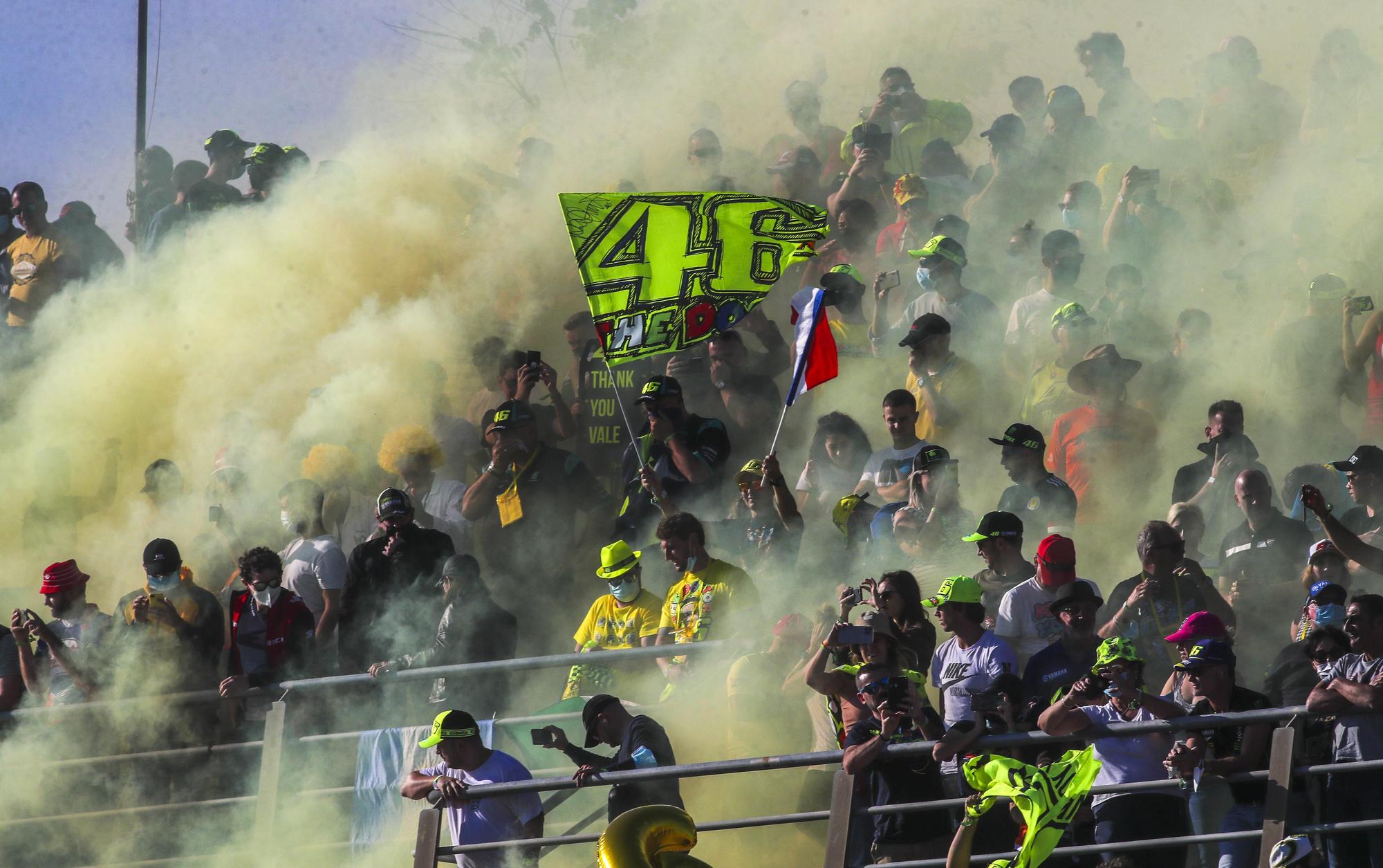 Llenazo en Cheste para ver a Rossi