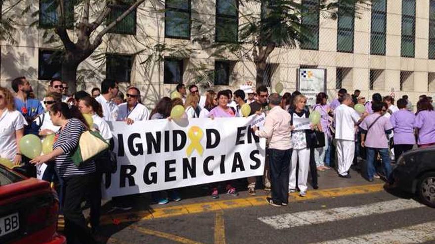 El personal del Negrín se une a la protesta del Insular por el deterioro de Urgencias