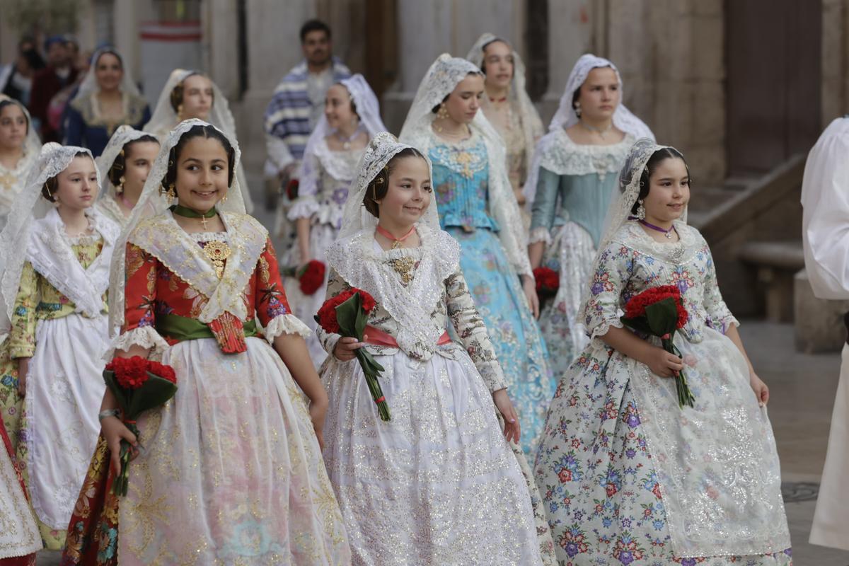 Todas las fotos de la ofrenda del 18 de marzo por la calle San Vicente hasta la 19:30 horas Todas las fotos de la ofrenda del 18 de marzo por la calle San Vicente hasta la 19:30 horas