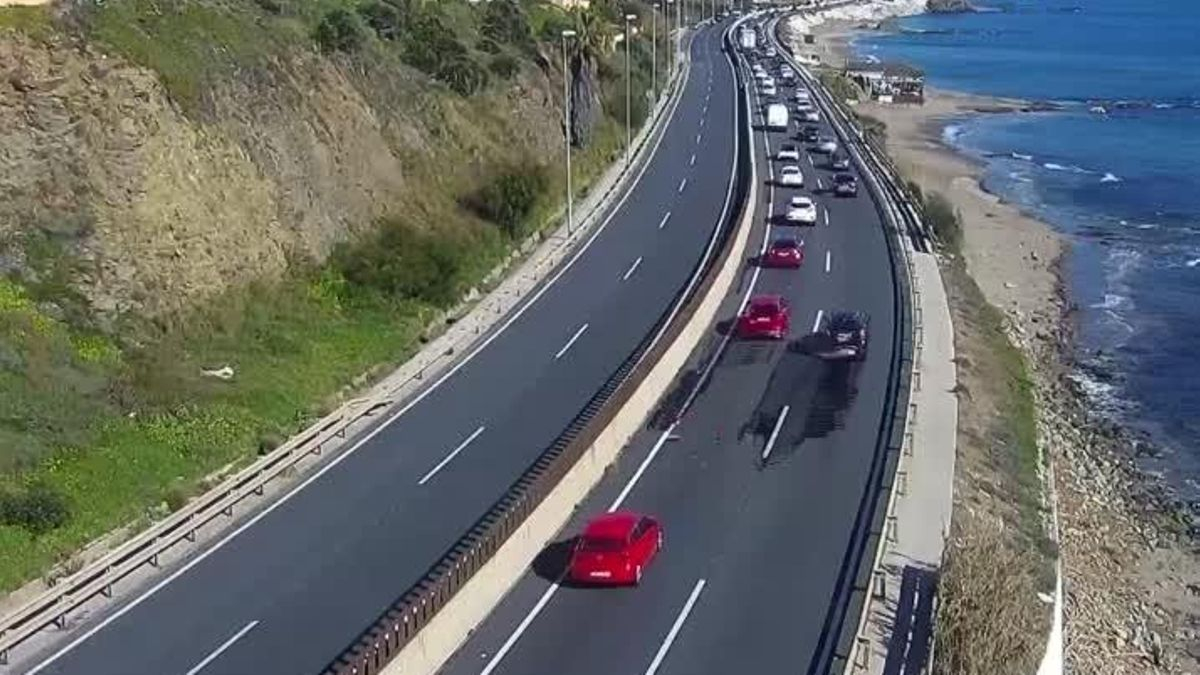 Imagen de la autovía A-7 a su paso por la zona del faro de Calaburras, en Mijas.