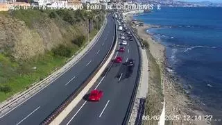 Fallece una motorista tras salirse de la vía en la A-7 en Mijas