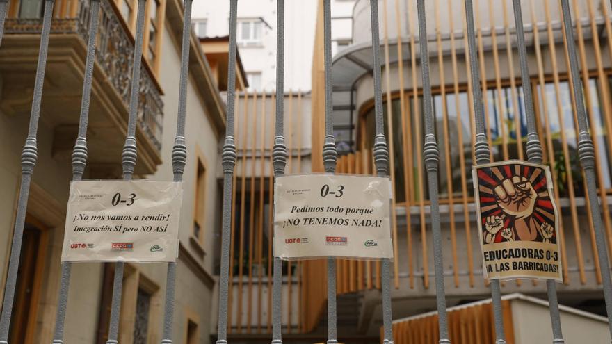 Rotundo éxito en toda Asturias de la primera jornada de huelga de las trabajadoras de las escuelinas: &quot;Vivimos en la incertidumbre&quot;