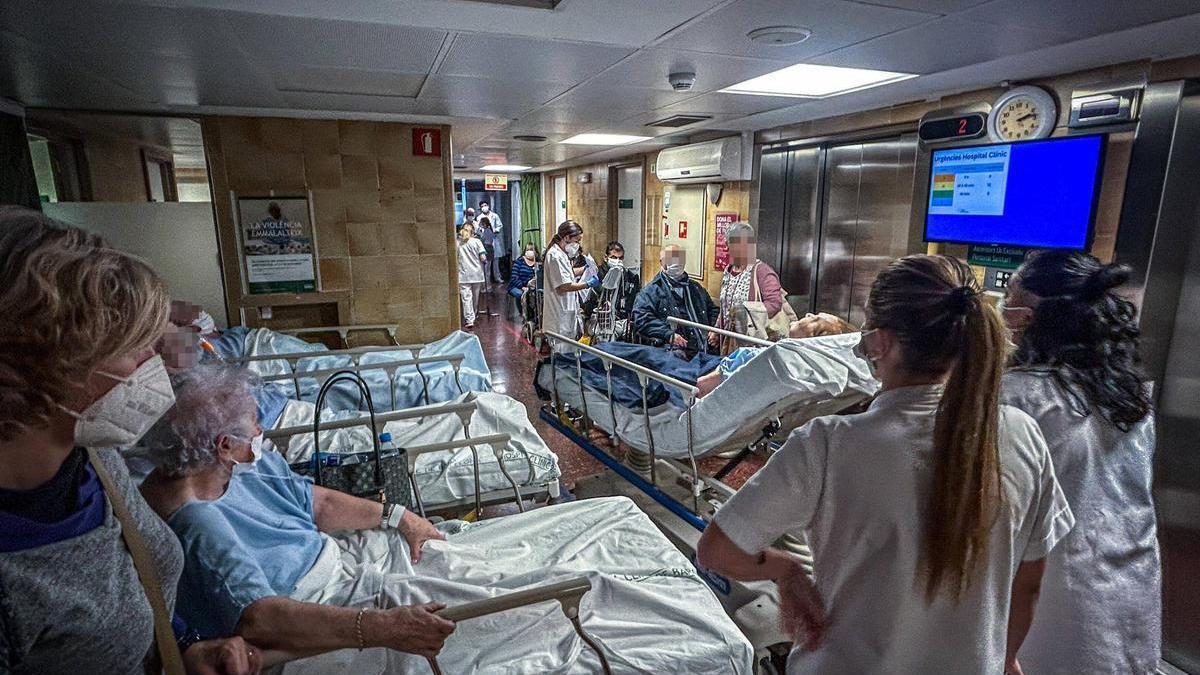 Urgencias saturadas en el Hospital Clínic de Barcelona el martes 2 de enero.