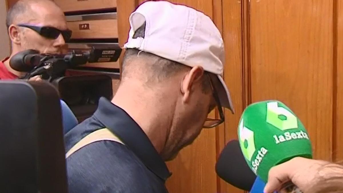 Declaraciones a los medios, el padre del detenido y de Said Aallaa, se ha limitado a afirmar que su familia se encontraba bien. 