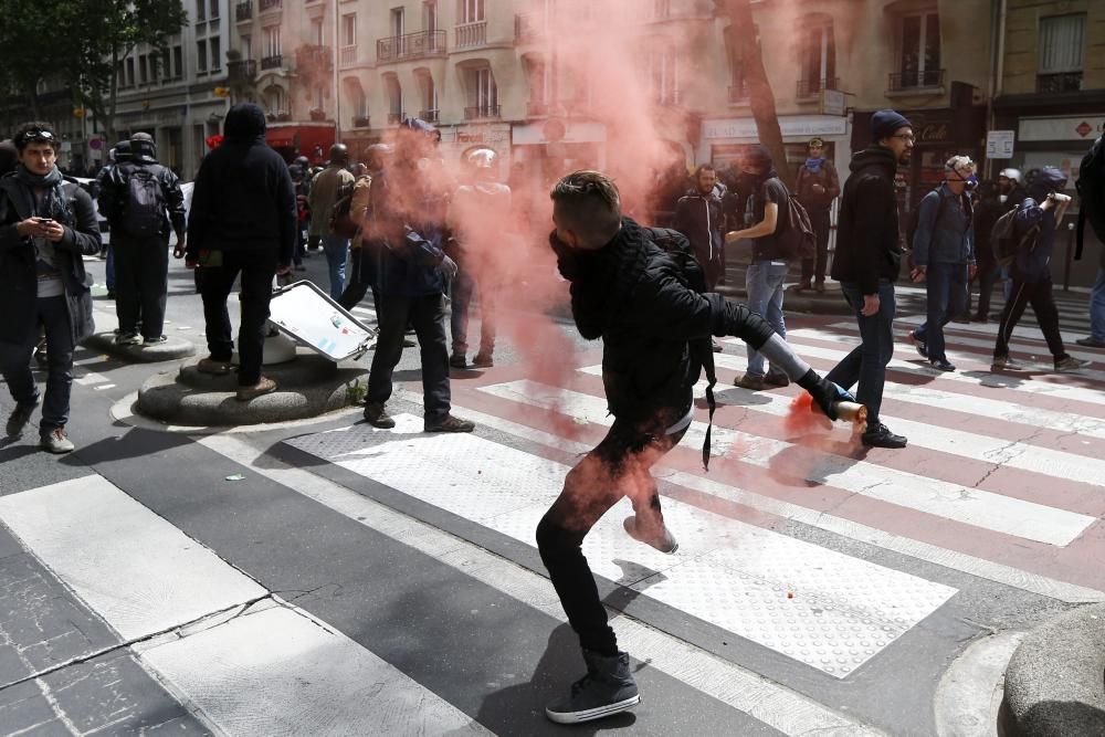 Batalla campal en París por la reforma laboral