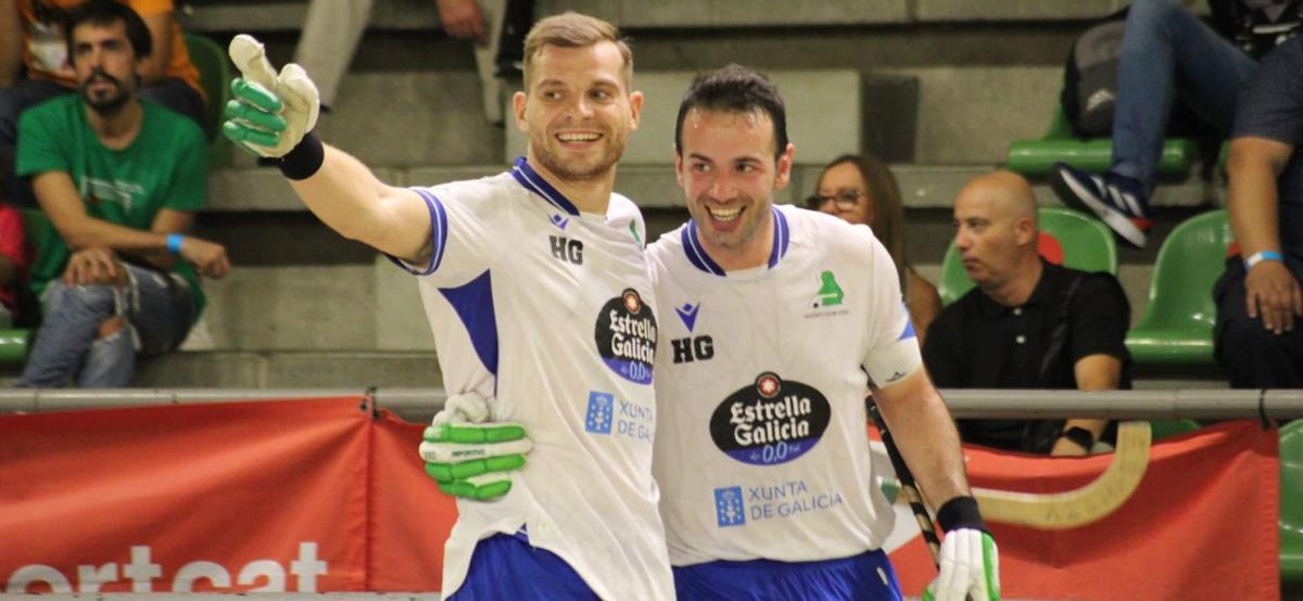 César Carballeira y Dava Torres celebran uno de los tantos de la tarde contra el Cerdanyola. |  Mariona Cañabate Sianes