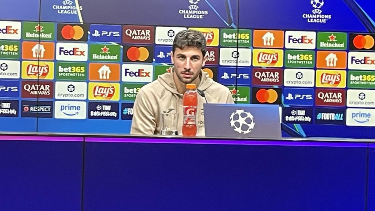 Santi Comesaña, mediocentro del Villarreal CF, en el Signal Iduna Park.
