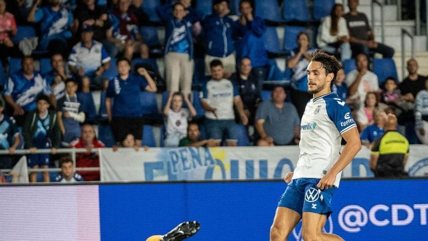 Corredera se acerca al portero del Leganés en el partido del viernes pasado en el Heliodoro