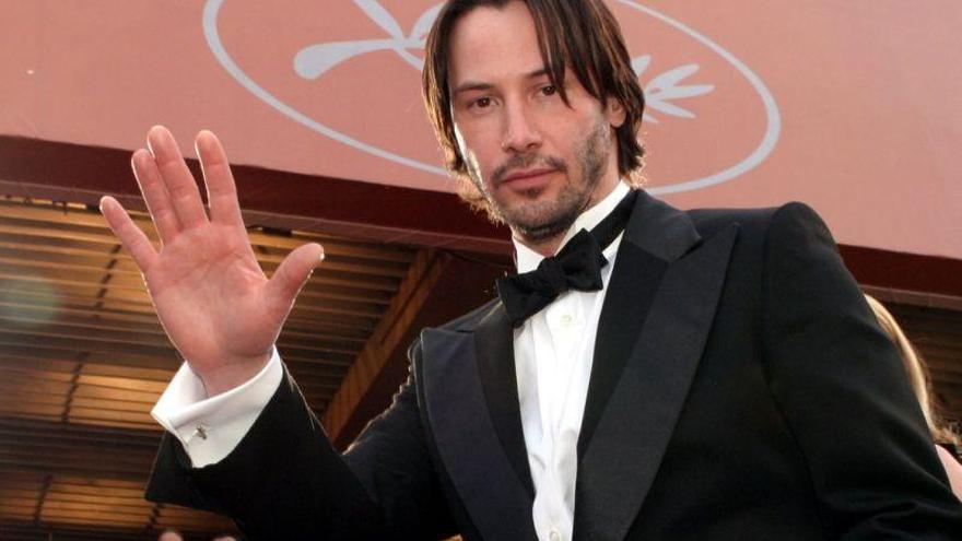 Keanu Reeves ayuda a los pasajeros tras un aterrizaje de emergencia