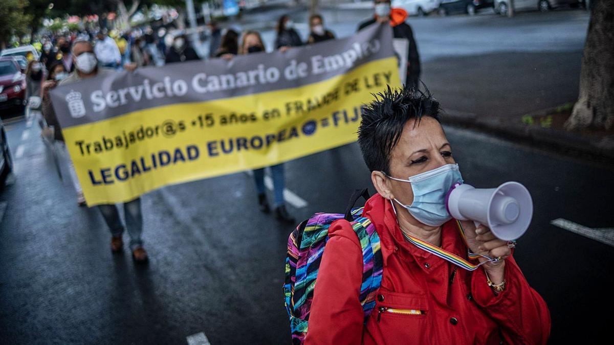 Protesta de empleados públicos interinos en Santa Cruz de Tenerife. | | ANDRÉS GUTIÉRREZ