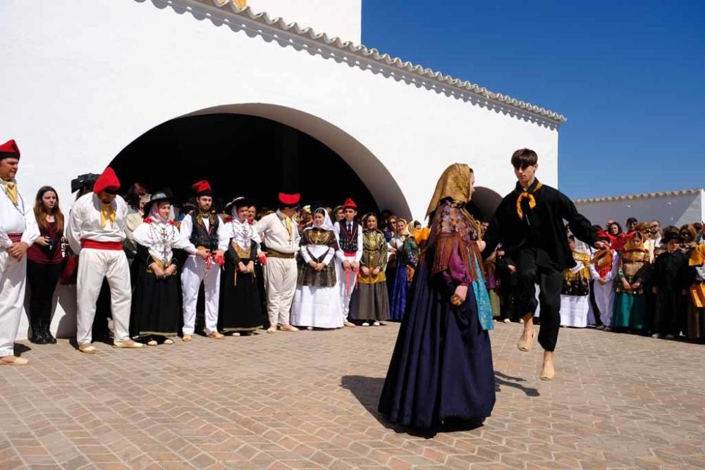 Buen día y mucha gente en Sant Josep