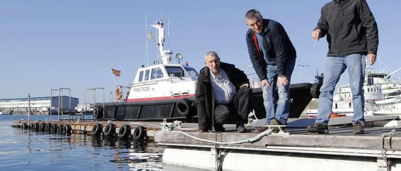 Troncoso, López y Lastra en la zona del experimento // Alba Villar