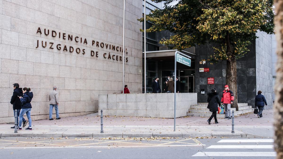 Fachada de la Audiencia Provincial de Cáceres.
