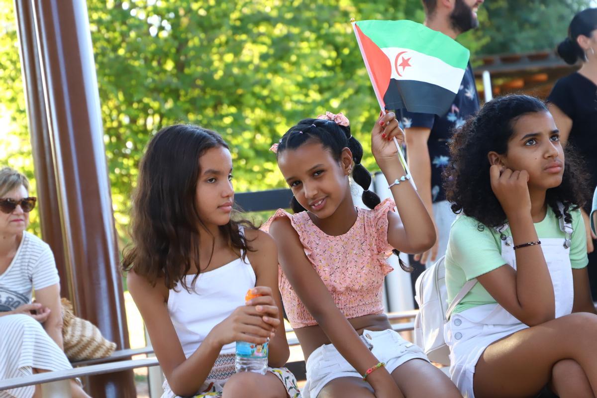 Las instituciones reciben a los niños saharauis