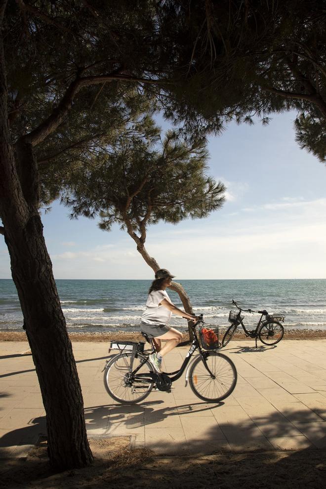 Paseo en bicicleta cerca de Cambrils.