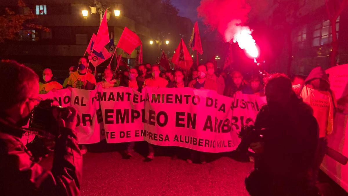 La marcha de los trabajadores de Alcoa por las calles de Oviedo