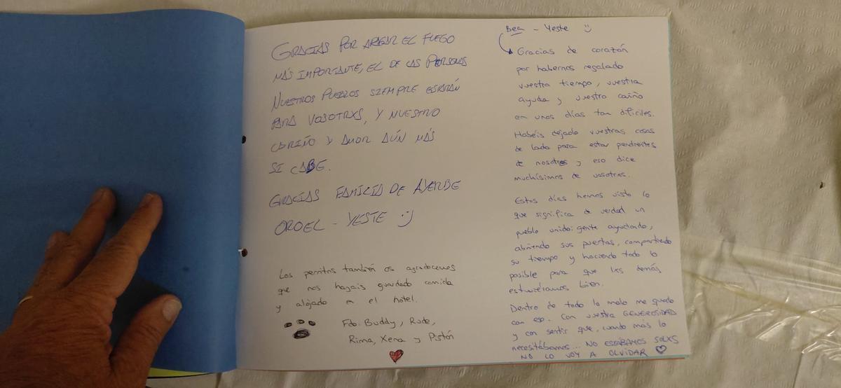 En imágenes | Recopilatorio de cartas hacia los voluntarios de Ayerbe durante el incendio de Las Peñas de Riglos