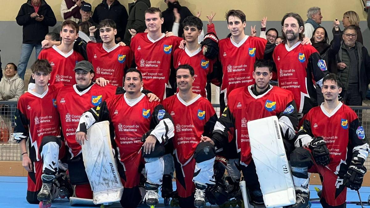 Formación del Espanya HC ante el Rubí Cent Patins