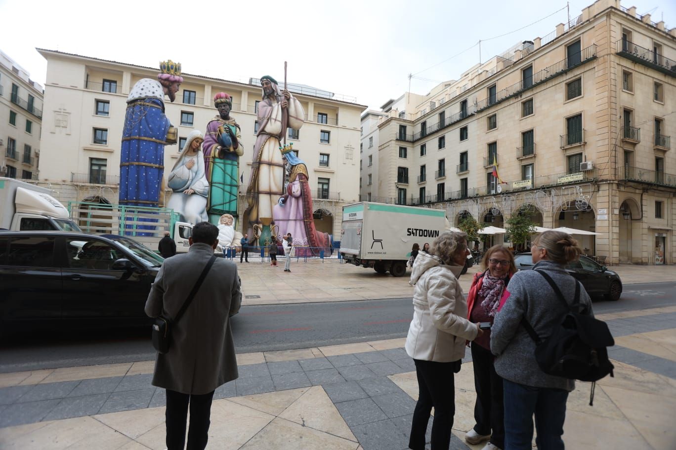 Se armó el Belén en Alicante, así luce el monumental nacimiento en la Plaza del Ayuntamiento