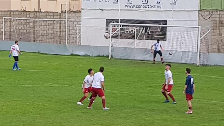 El Pinoso se ejercita en el campo Perfecto Rico.