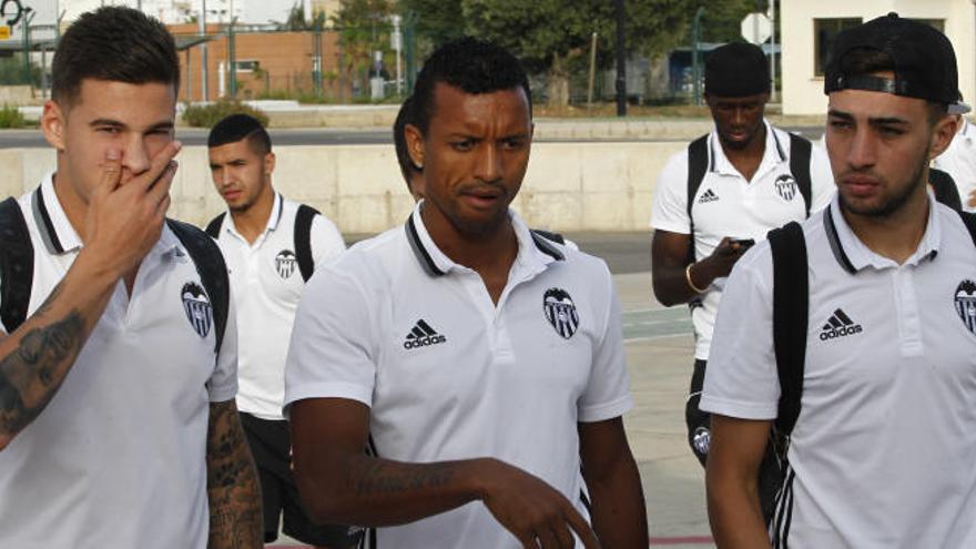 Nani, junto a Santi Mina y Munir