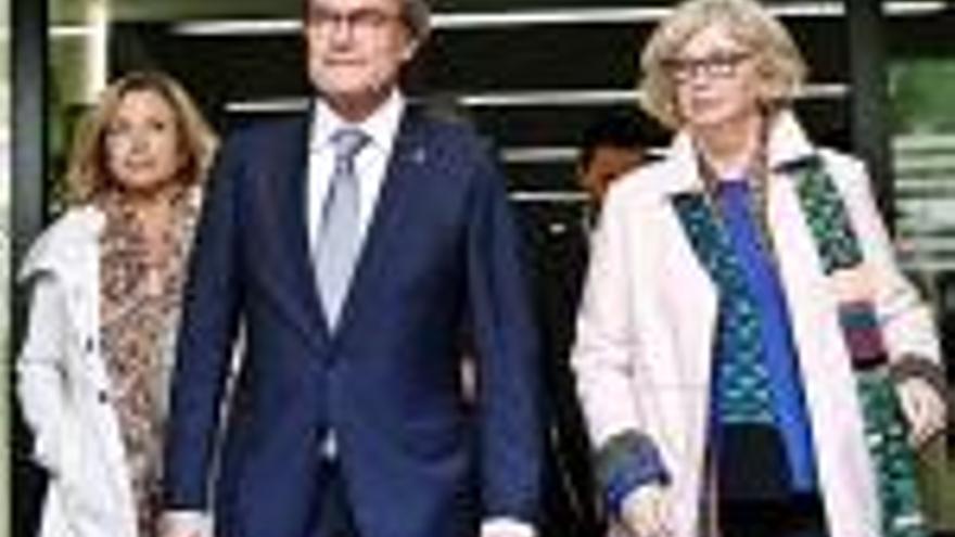 Artur Mas amb les exconselleres Joana Ortega i Irene Rigau.