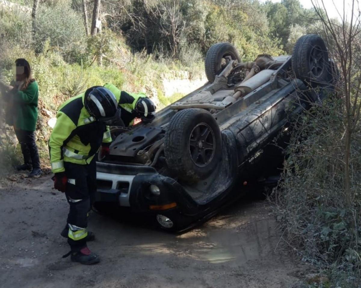 Vuelco a la entrada de un camino entre Sant Rafel y la ITV