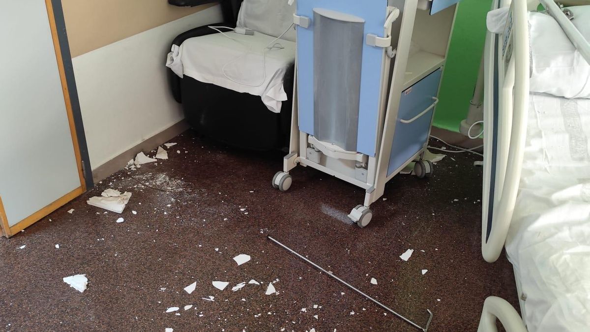 Cae parte del techo de escayola sobre la cama de un paciente del Hospital de Alicante