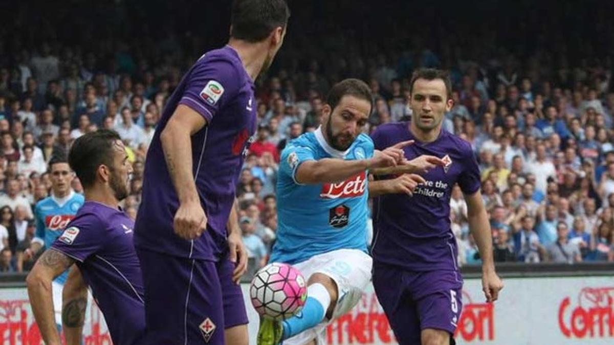 Gonzalo Higuaín fue el héroe del Nápoles ante la Fiore con su decisivo gol 