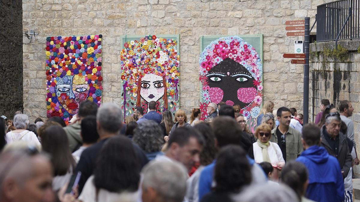 Visitants al centre de Girona en l'edició anterior de Temps de Flors.