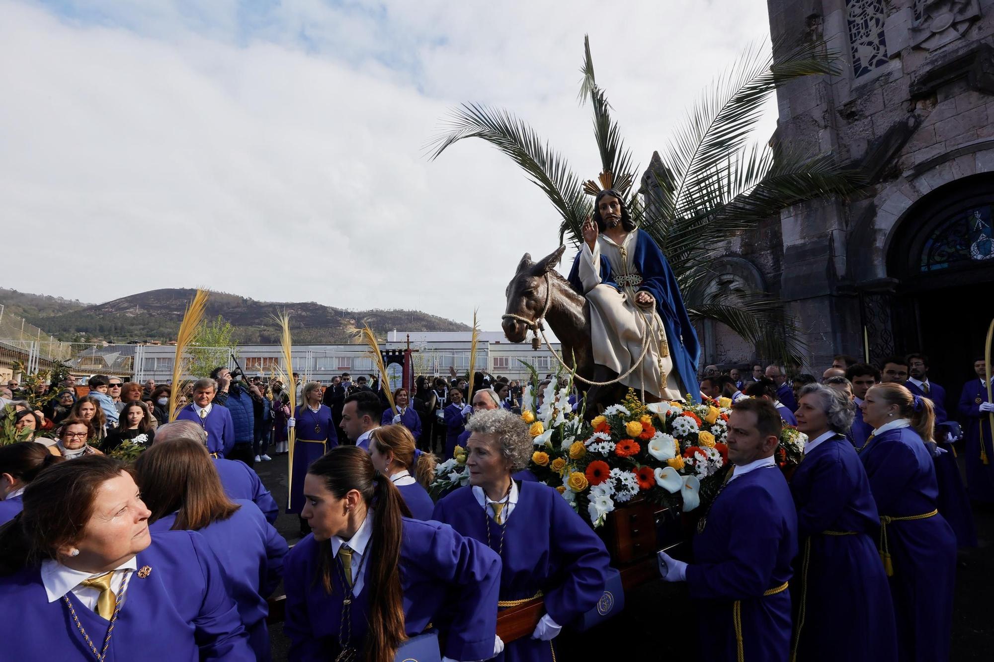 Procesión de La Borriquilla en San Pedro de los Arcos (Oviedo).