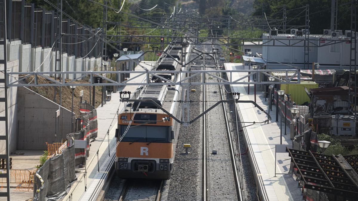 Un tren de la R3 de Rodalies, en una imatge d'arxiu.