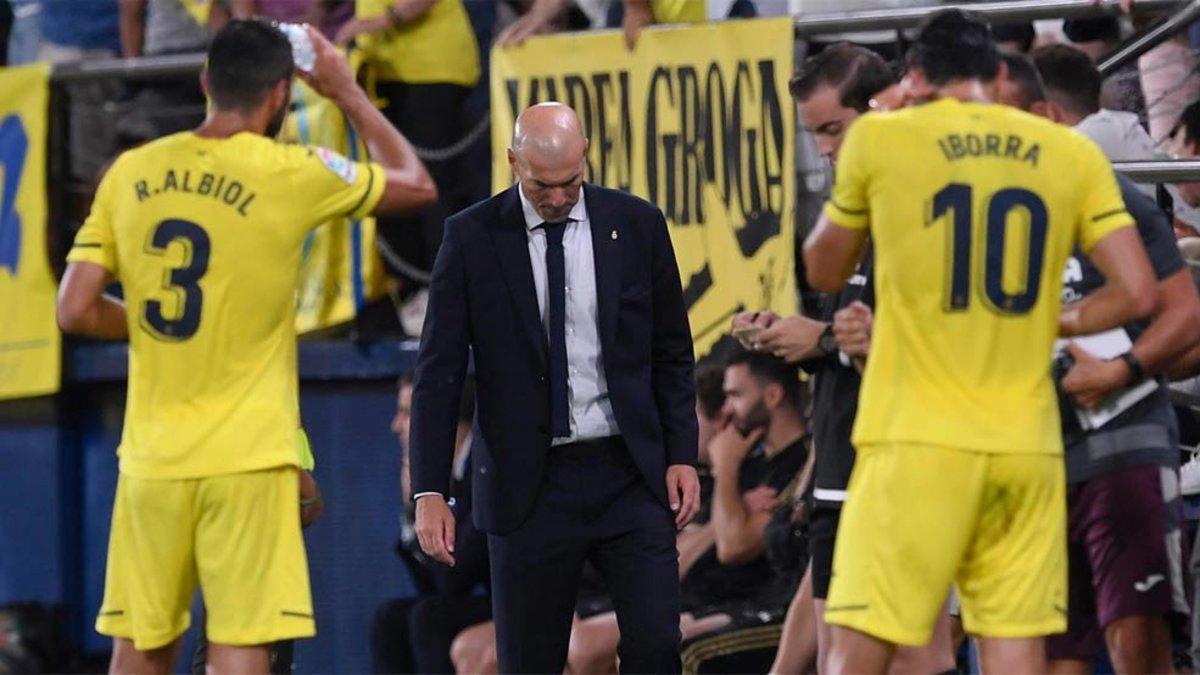 Zidane acabó cabizbajo el encuentro en La Cerámica